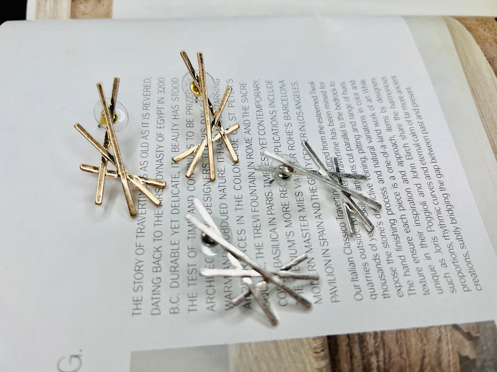 Criss Cross Metal Statement