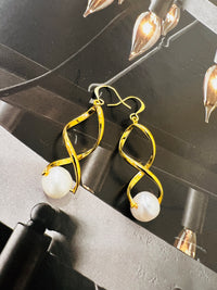 Genuine Freshwater Pearl Gold Twist Earrings