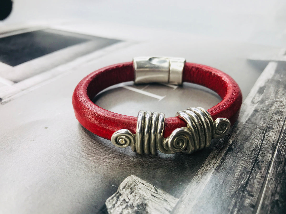 Red Swirl Accented Leather Bracelet